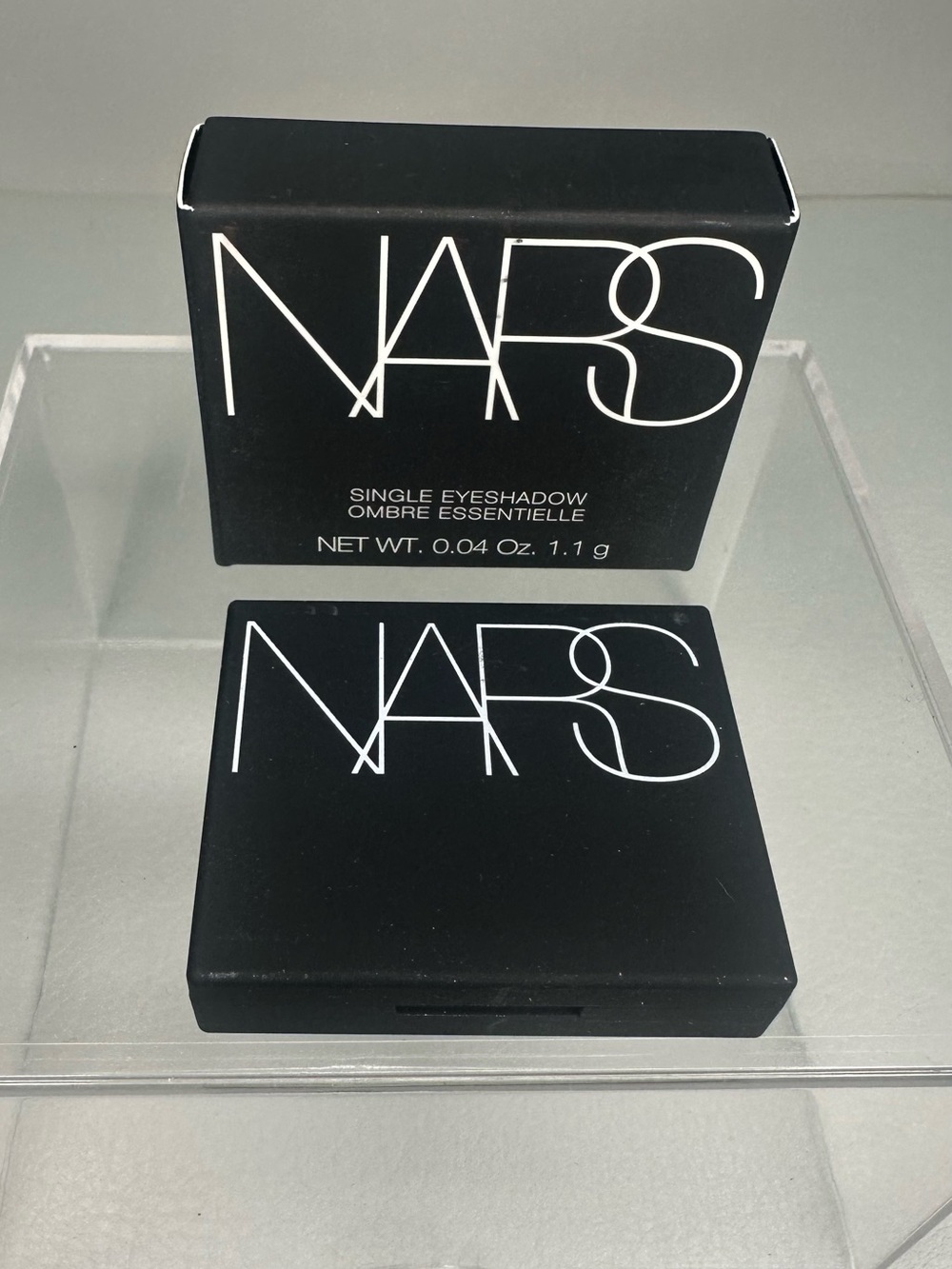 NARS silver eyeshadow - Picture 3 of 4